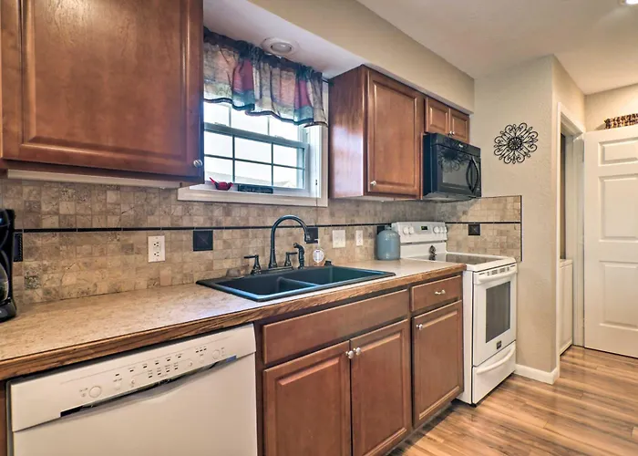 Branson Resort Condo With Scenic Patio And Pool Access
