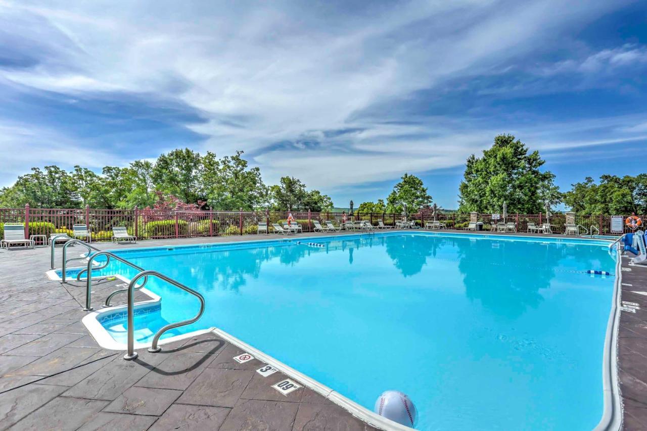 With Scenic Patio And Pool Access Appartement Branson