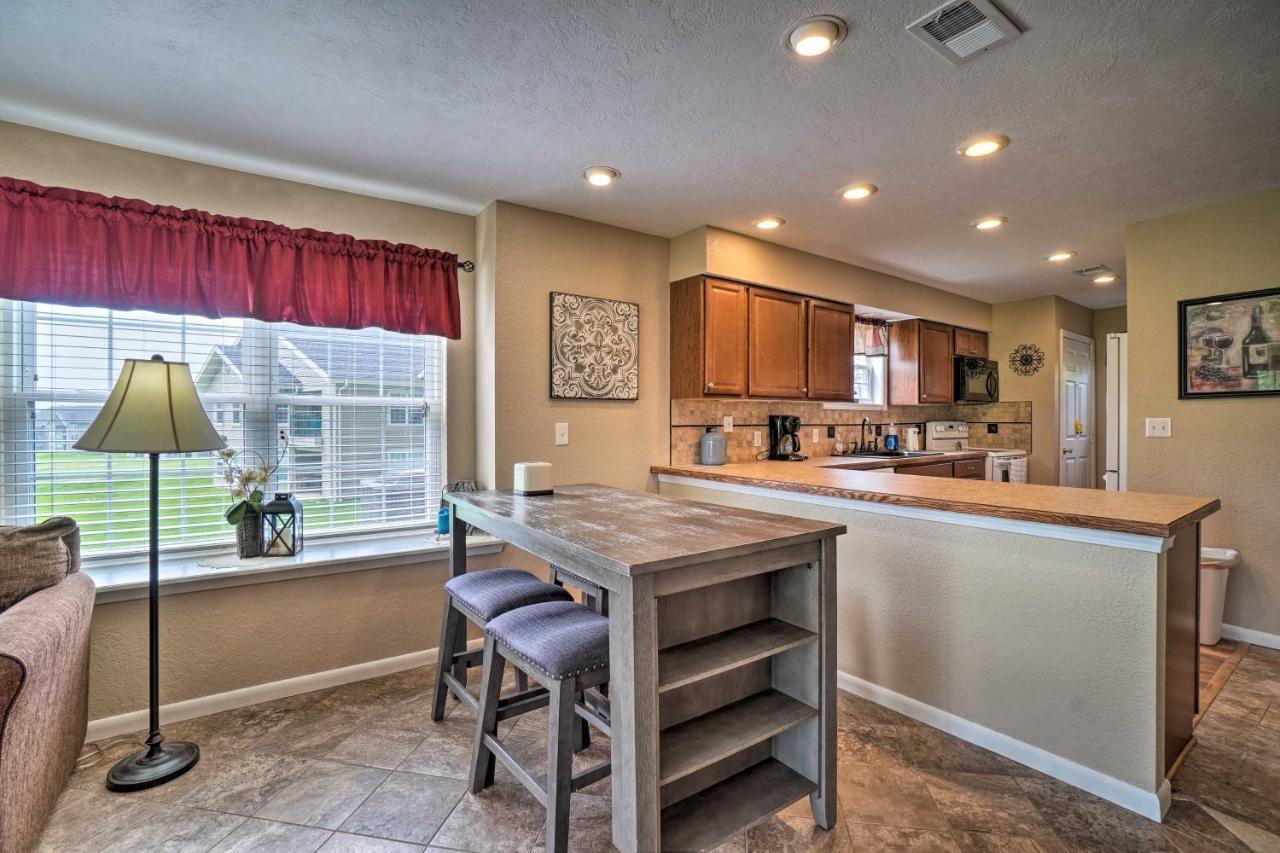 With Scenic Patio And Pool Access Appartement Branson